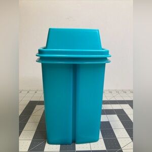 Tupperware Vintage Rare 1330-11 Blue/Teal Pickle Keeper Lid 1332-12